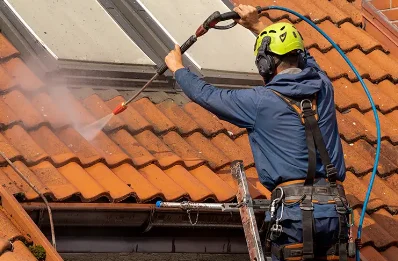Démoussage et hydrofuge de toiture à Poussay