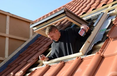 Pose de fenêtres de toit Velux à Poussay